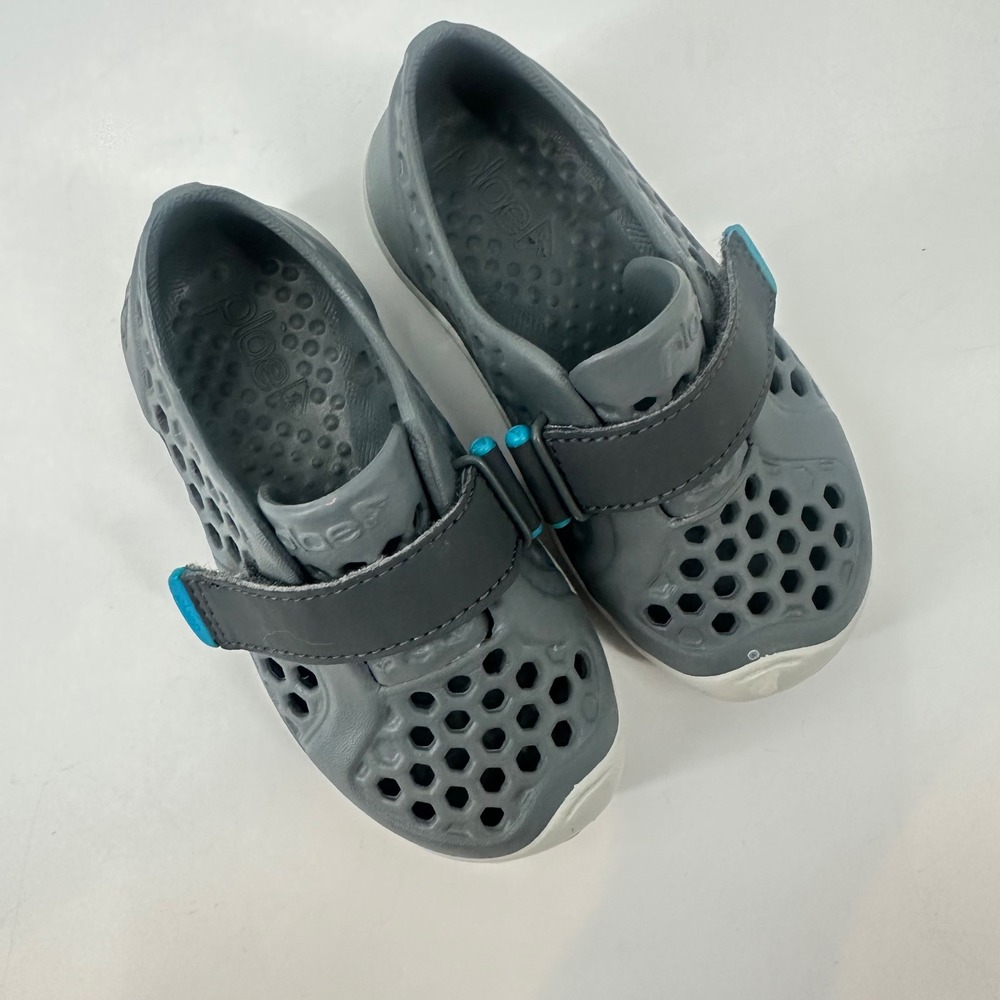 PLAE Water Shoes Sandals Gray Adjustable Strap Kids Size 8 - Picture 4 of 5